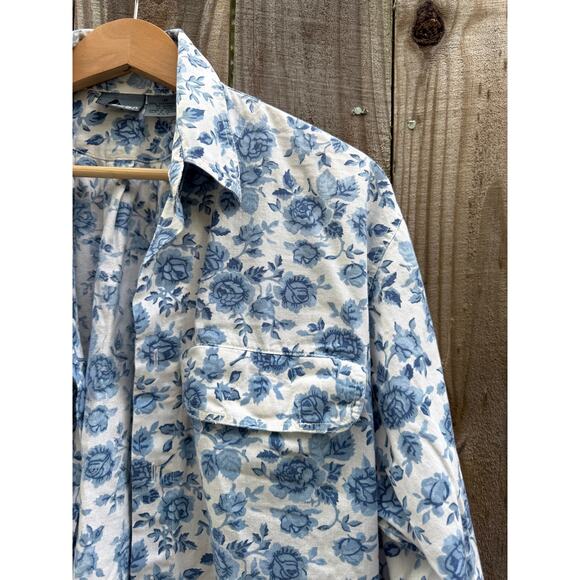 90s Lizwear Blue Rose Button-Down - 90s Vintage - Cottagecore - Porcelain Blue - Picture 3 of 5